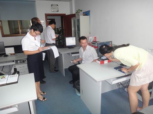 美化办公情形，，，，，，提升事情效率—J9国际站总厂职能部分举行办公室5S检查-党团文化-J9国际站