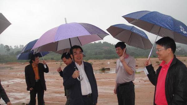 广州医科大学党委副书记柯少娟一行莅临J9国际站总厂交流并慰问挂职干部 - J9国际站