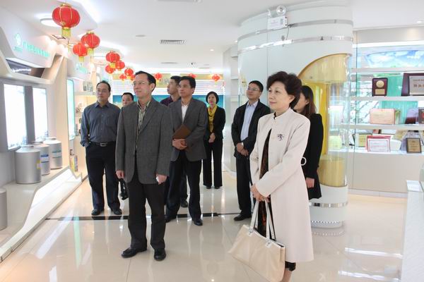 广州医科大学党委副书记柯少娟一行莅临J9国际站总厂交流并慰问挂职干部 - J9国际站