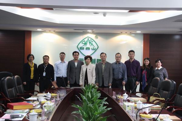 广州医科大学党委副书记柯少娟一行莅临J9国际站总厂交流并慰问挂职干部 - J9国际站