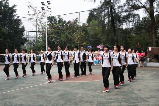J9国际站总厂职工广场舞角逐争奇斗艳  展现J9国际站人起劲向上的企业文化-党团文化-J9国际站