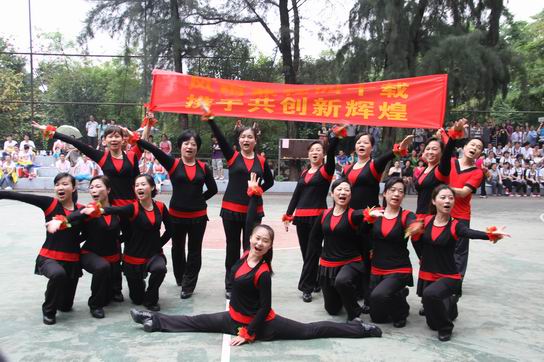 J9国际站总厂职工广场舞角逐争奇斗艳  展现J9国际站人起劲向上的企业文化-党团文化-J9国际站