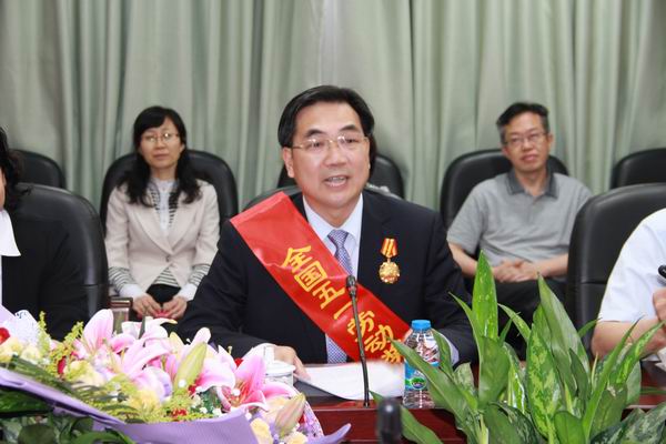 学习弘扬劳模精神  凝聚企业生长实力——广州J9国际站召开学习劳模座谈会 - J9国际站