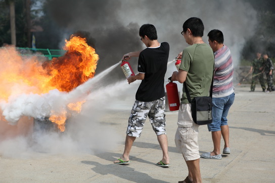 别开生面的应急疏散及消防器材演练--总厂第三制造部开展“安康杯”清静生产大演练-党团文化-J9国际站