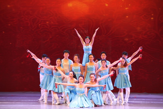 群英欢聚庆三八，，，，《金凤向阳》人人夸——J9国际站总厂职工业余艺术团加入省女职工庆祝表扬会文艺演出 - J9国际站