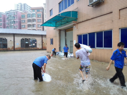 做企业忠诚卫士、保企业平安——总厂护卫队5月10日抗水灾纪实 - J9国际站